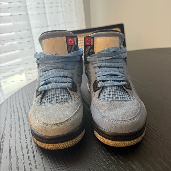 Jordan 4 Retro GS “University Blue” Size 4Y - Picture 2 of 5